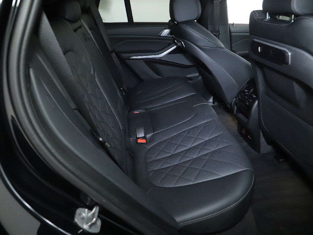 Used 2024 BMW X5 xDrive40i w/ M Sport Package AWD/4WD image 33