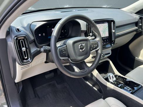 Certified 2024 Volvo XC40 B5 Plus AWD/4WD image 4