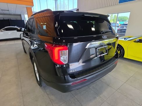 Used 2023 Ford Explorer XLT AWD/4WD image 11
