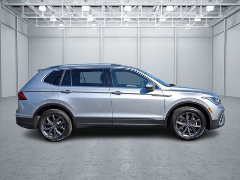 Certified 2023 Volkswagen Tiguan SE w/ Panoramic Sunroof Package image 7