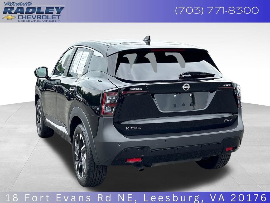Used 2025 Nissan Kicks SV AWD/4WD image 18