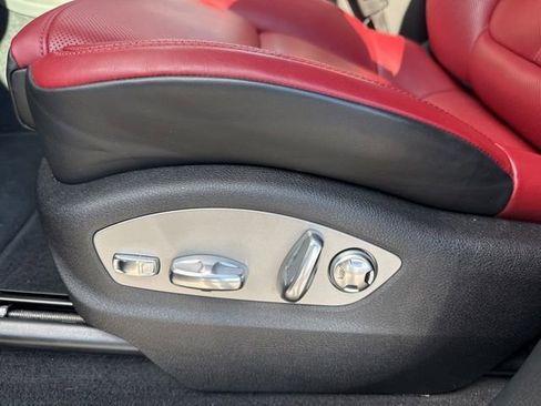 Used 2024 Porsche Macan image 9