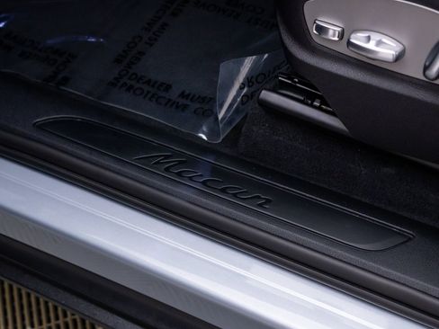 Certified 2026 Porsche Macan AWD/4WD image 16