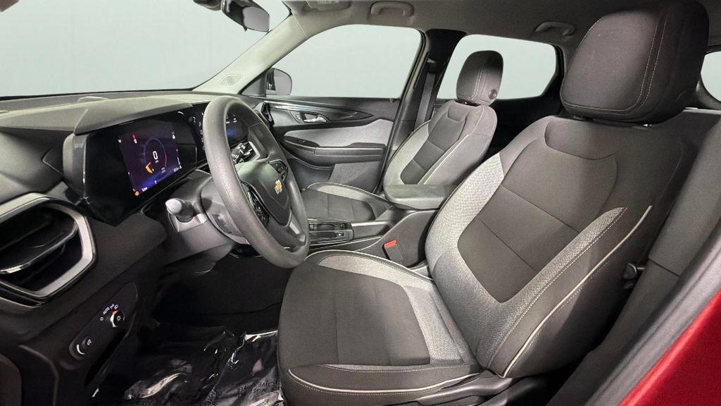 Used 2025 Chevrolet TrailBlazer LS w/ LS Convenience Package FWD image 17