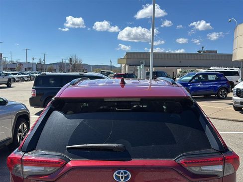 Used 2020 Toyota RAV4 XLE w/ Convenience Package image 10