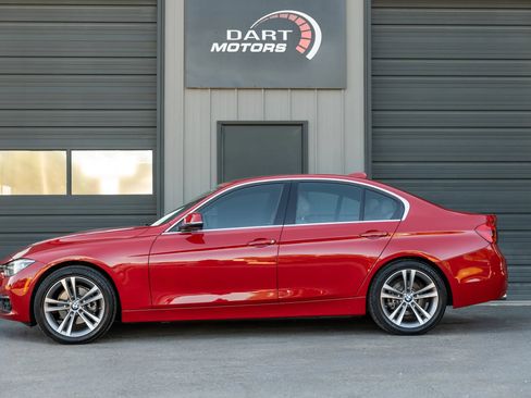 Used 2017 BMW 330i xDrive Sedan AWD/4WD image 4