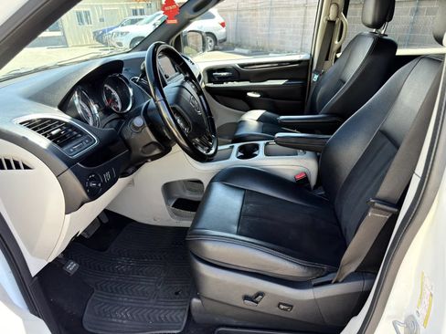 Used 2020 Dodge Grand Caravan SXT FWD image 8