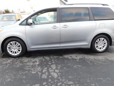 Used 2012 Toyota Sienna XLE image 6