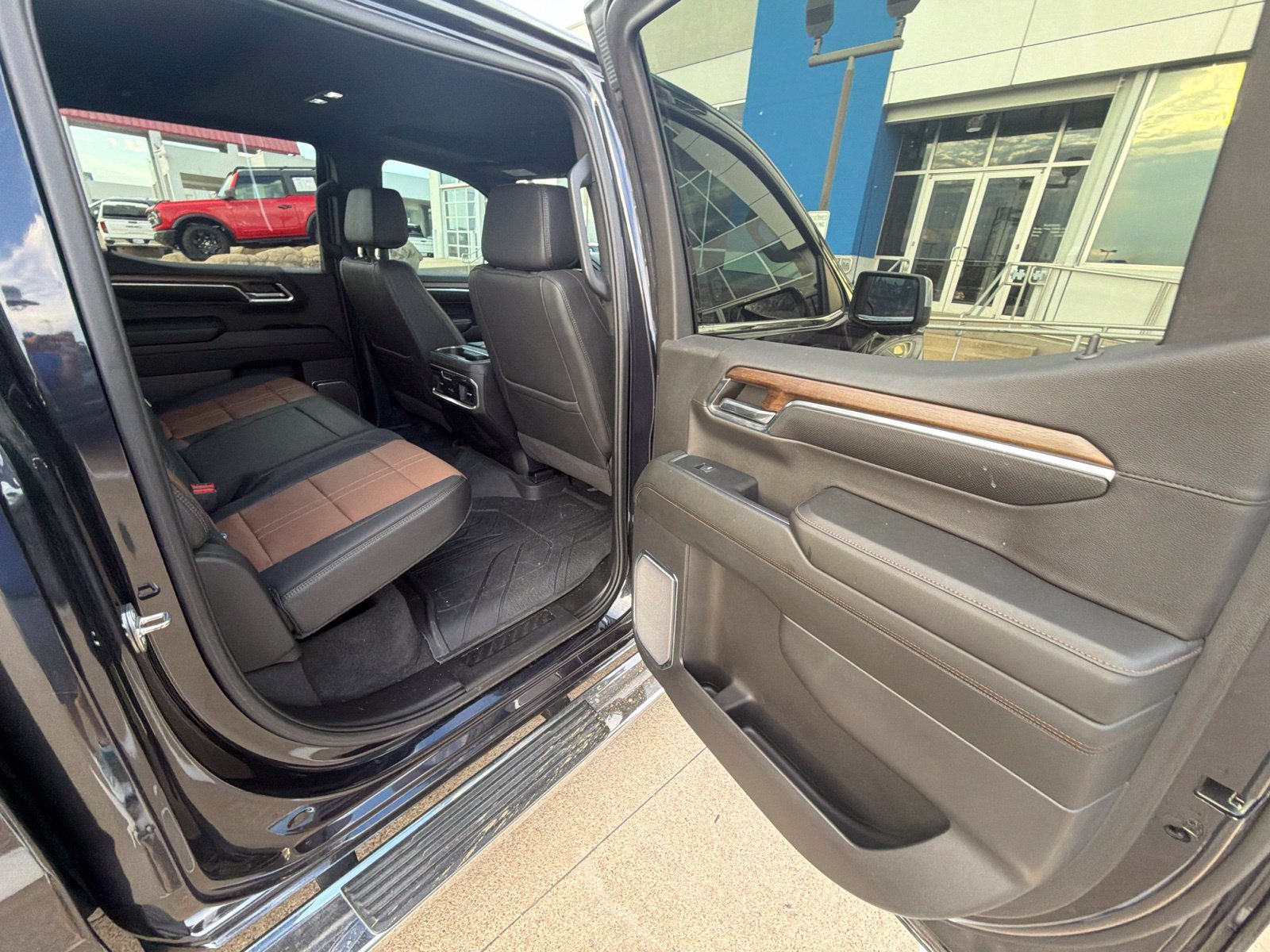 Used 2024 Chevrolet Silverado 1500 High Country w/ High Country Premium Package AWD/4WD image 21