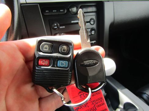 Used 2006 Ford Mustang GT RWD image 41