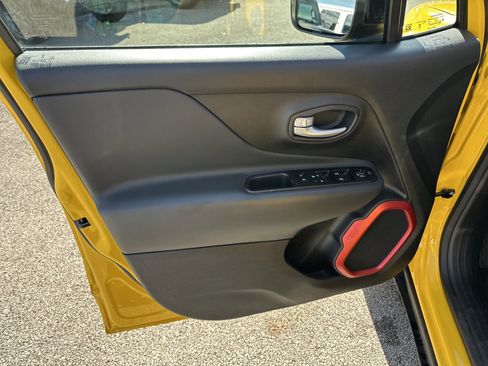 Used 2023 Jeep Renegade Trailhawk image 10