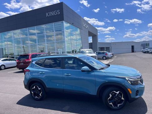 Certified 2024 Kia Seltos EX AWD/4WD image 2