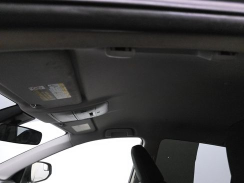 Used 2018 Toyota RAV4 LE FWD image 13