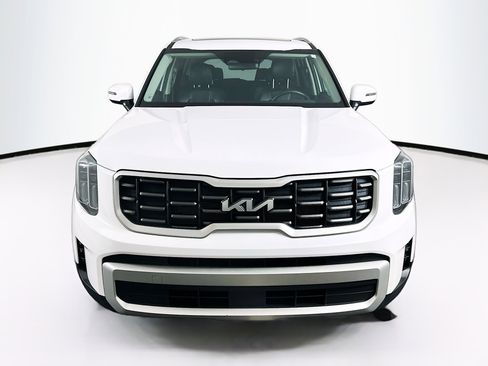 Used 2025 Kia Telluride S image 2