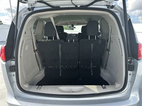 Used 2022 Chrysler Voyager LX image 22