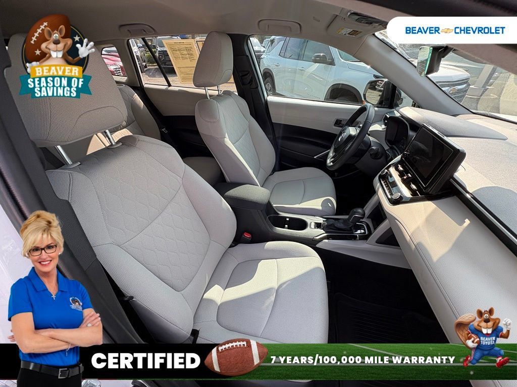 Used 2025 Toyota Corolla Cross LE FWD image 24