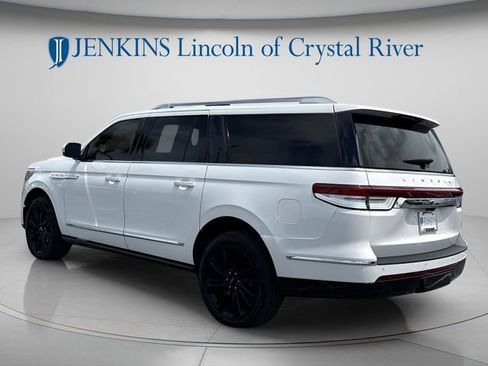 Certified 2024 Lincoln Navigator L Reserve AWD/4WD image 9