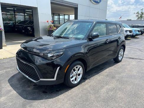 Used 2025 Kia Soul LX w/ LX Technology Package FWD image 1