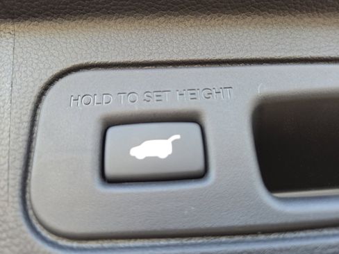 Used 2025 Honda Pilot EX-L image 18