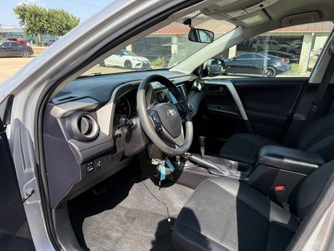 Used 2016 Toyota RAV4 LE FWD image 15