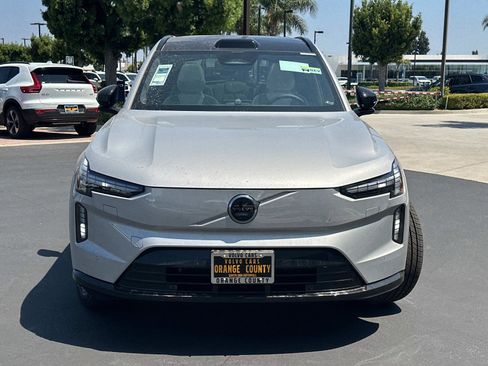 New 2025 Volvo EX90 Ultra image 2