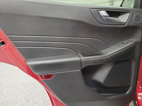 Used 2021 Ford Escape Titanium image 11