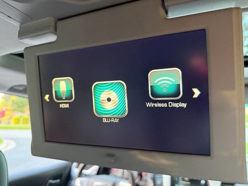 Used 2017 GMC Yukon XL SLT w/ Open Road Package image 27