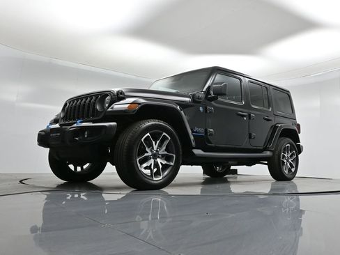 Used 2024 Jeep Wrangler Unlimited image 43
