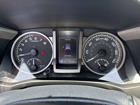 Used 2020 Toyota Tacoma SR5 w/ SR5 Appearance Package (SM) RWD image 35
