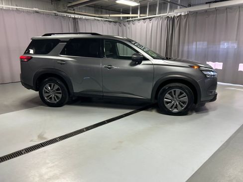 Used 2025 Nissan Pathfinder SV AWD/4WD image 8