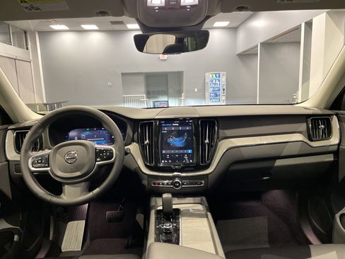 Used 2025 Volvo XC60 B5 Plus image 35