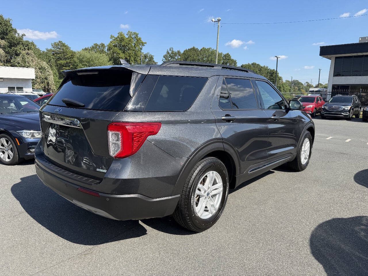 Used 2020 Ford Explorer XLT w/ Equipment Group 202A RWD image 4
