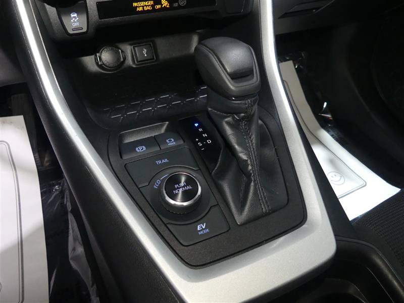 Used 2021 Toyota RAV4 LE AWD/4WD image 39
