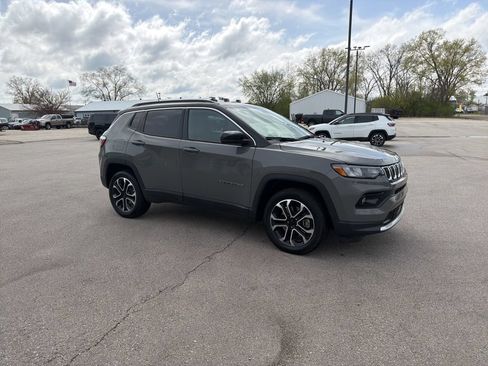 Used 2024 Jeep Compass Limited AWD/4WD image 4