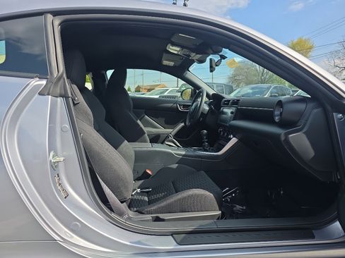 Used 2025 Toyota GR86 w/ ALL Weather Mat Package (TMS) RWD image 17