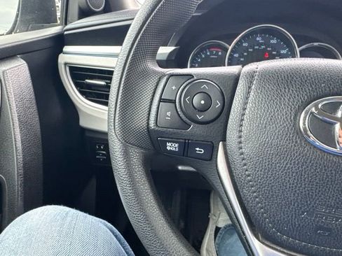 Used 2016 Toyota Corolla LE FWD image 19
