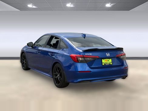 Used 2023 Honda Civic Sport image 3