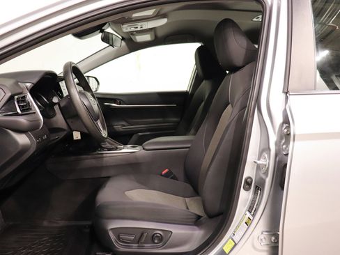 Used 2022 Toyota Camry LE image 13