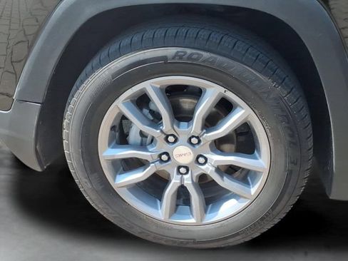 Used 2024 GMC Terrain SLT w/ Infotainment Package II AWD/4WD image 19