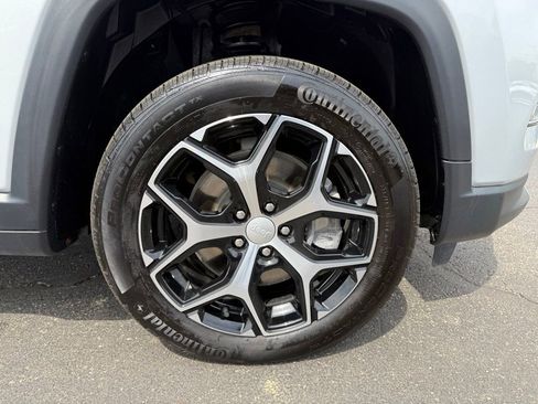 Certified 2024 Jeep Compass Limited AWD/4WD image 9