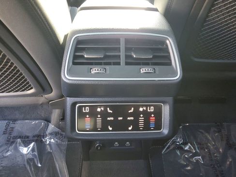 Used 2024 Audi Q8 e-tron Premium Plus w/ Premium Plus Package image 12