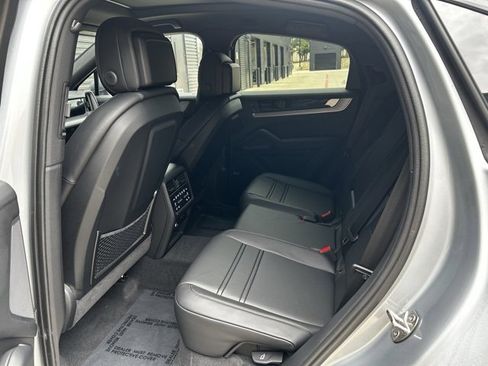 Certified 2025 Porsche Cayenne Coupe image 13