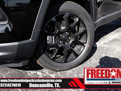 New 2026 Jeep Compass Latitude image 9