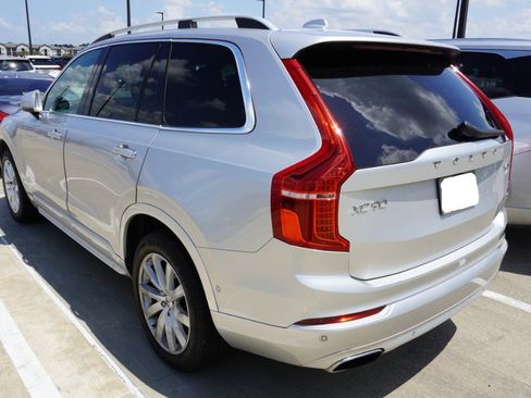 Used 2016 Volvo XC90 T6 Momentum image 9