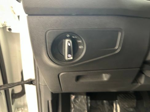 Used 2021 Volkswagen Tiguan SE w/ Panoramic Sunroof Package FWD image 40