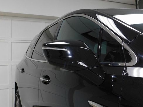 Used 2024 Buick Enclave Essence image 11