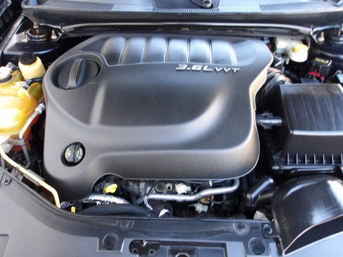 Used 2011 Chrysler 200 Touring image 23