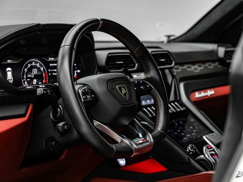 Used 2022 Lamborghini Urus image 46
