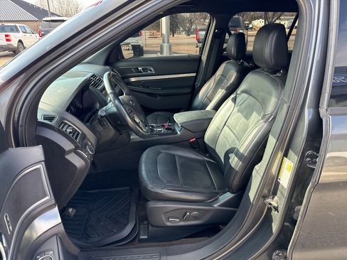 Used 2018 Ford Explorer XLT w/ Equipment Group 202A image 8