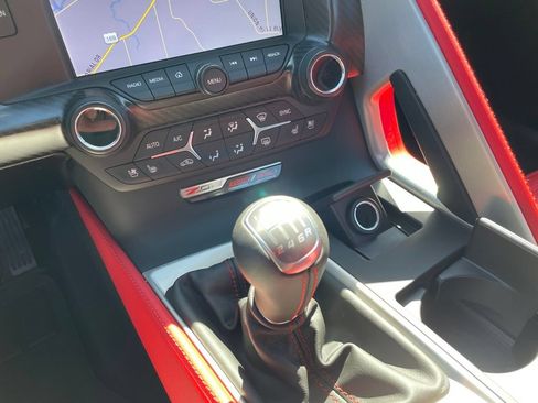 Used 2015 Chevrolet Corvette Z06 w/ 3LZ Preferred Equipment Group RWD image 18